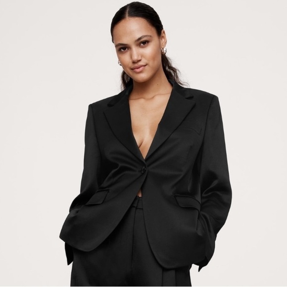 NWOT! Banana Republic Black Slim Italian Satin Blazer - Size 16🩵